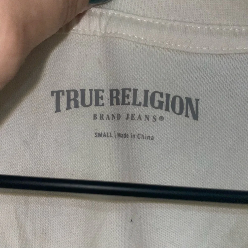 True Religion SHINING CREST TEE Winter White Short Sleeve Size Small NWT